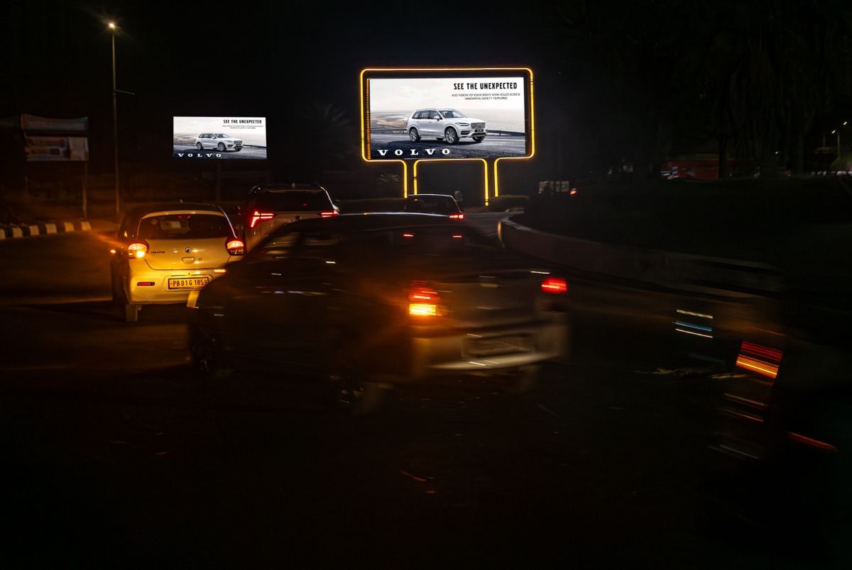 "Chandigarh Airport Chowk LED4 _ SLOT1
(1 Slot 10 Sec,Loop=120 Sec)" only still, no video, no motion poster